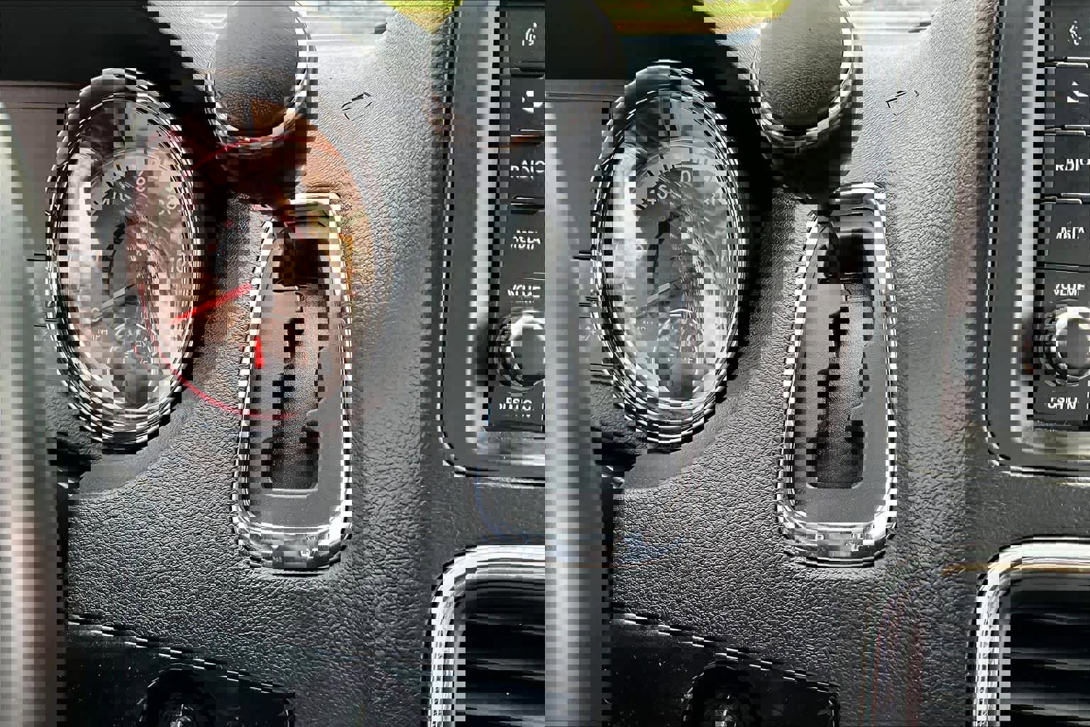 Used 2017 Dodge Grand Caravan SXT image 34