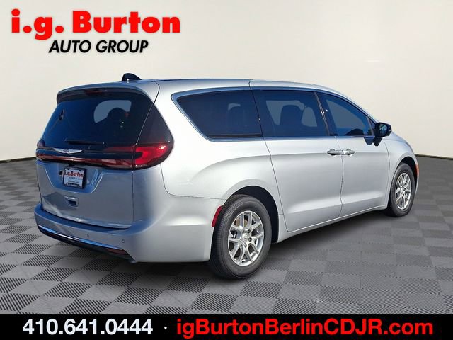New 2026 Chrysler Pacifica Select FWD image 4