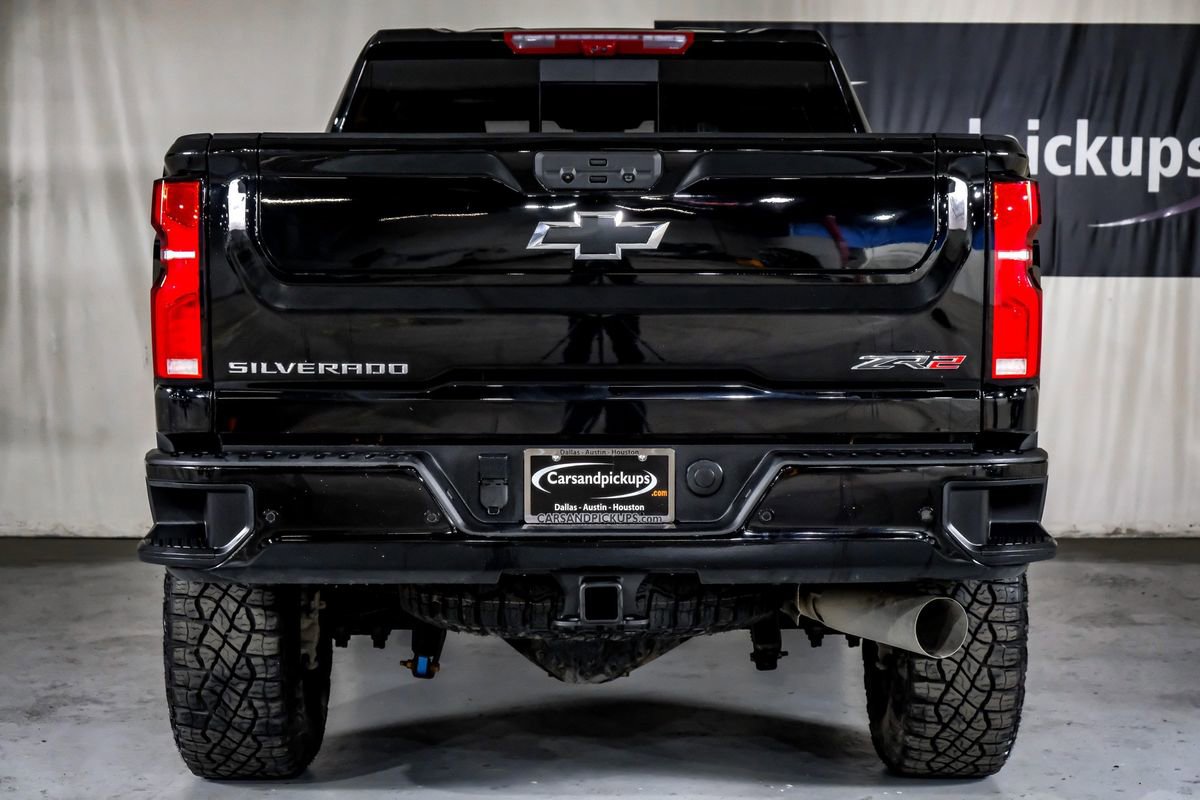 Used 2025 Chevrolet Silverado 2500 ZR2 w/ Technology Package image 9