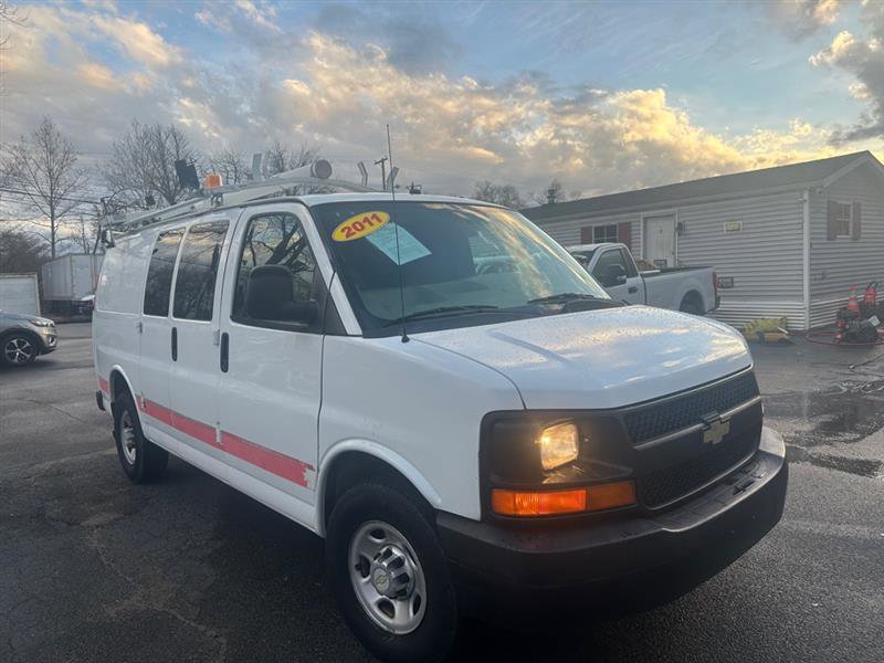 Used 2011 Chevrolet Express 2500 image 3