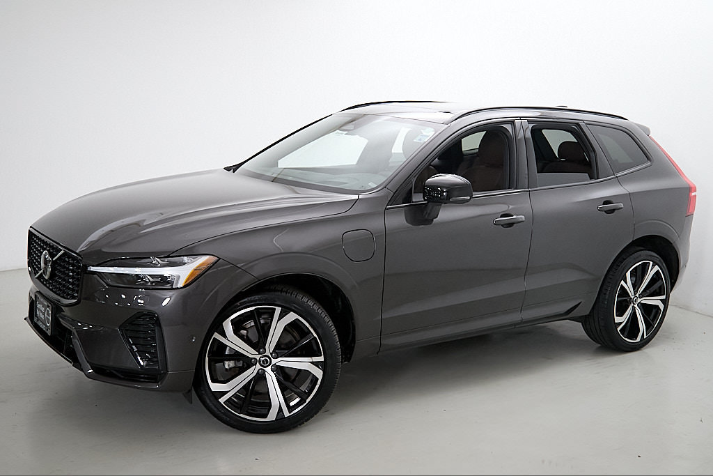 Certified 2023 Volvo XC60 T8 Ultimate w/ Climate Package AWD/4WD image 3