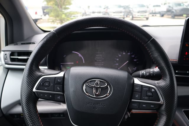 Used 2024 Toyota Sienna XSE FWD image 15