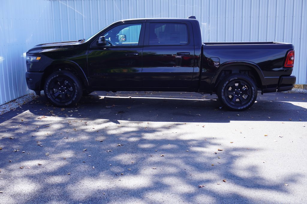 New 2026 RAM 1500 4x4 Crew Cab image 3