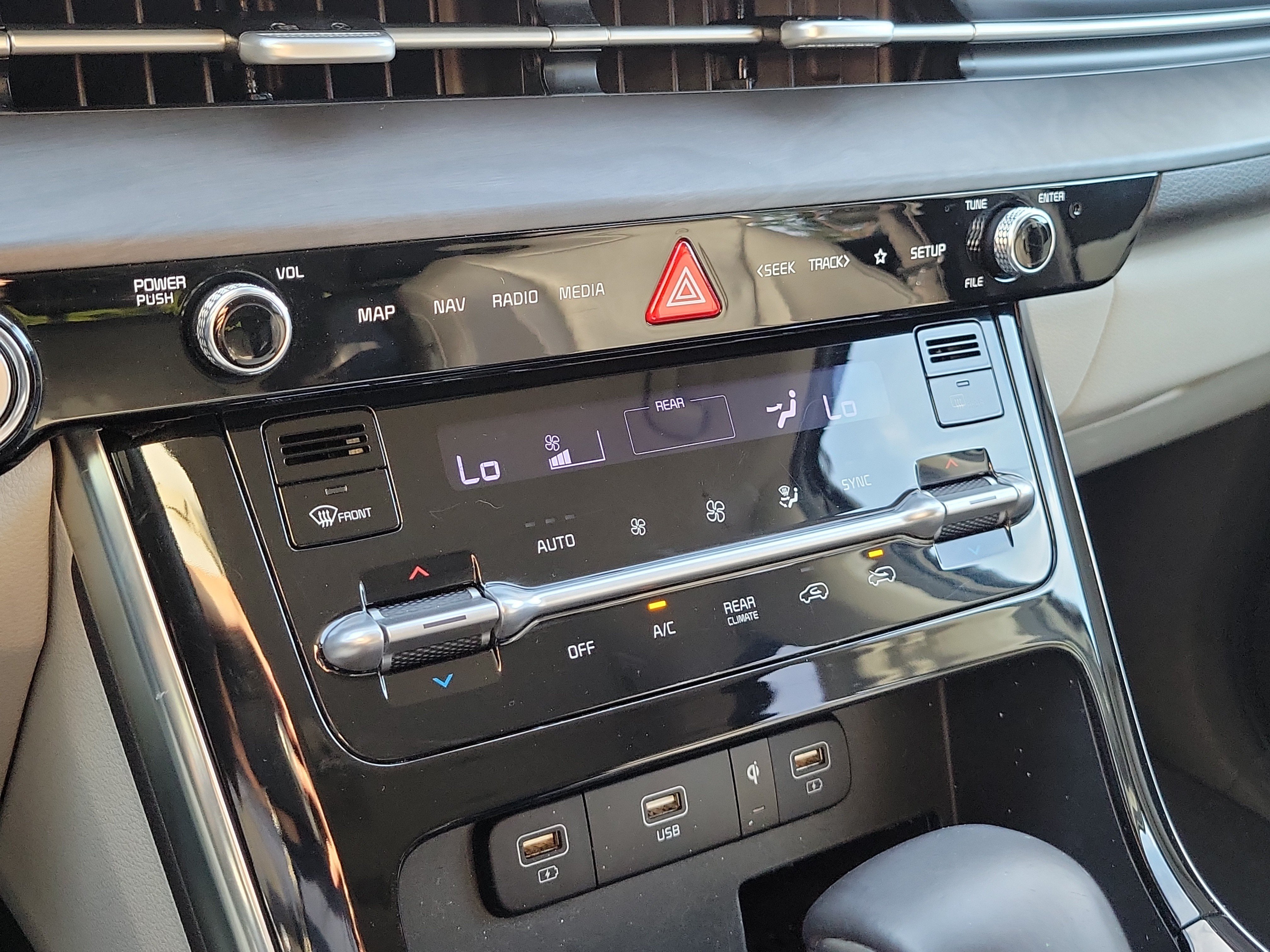 Used 2022 Kia Carnival EX FWD image 34