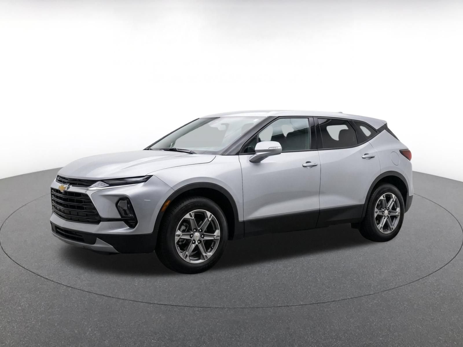 Used 2025 Chevrolet Blazer LT FWD image 3