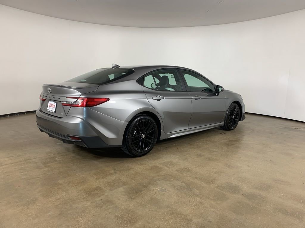 Used 2025 Toyota Camry SE image 8