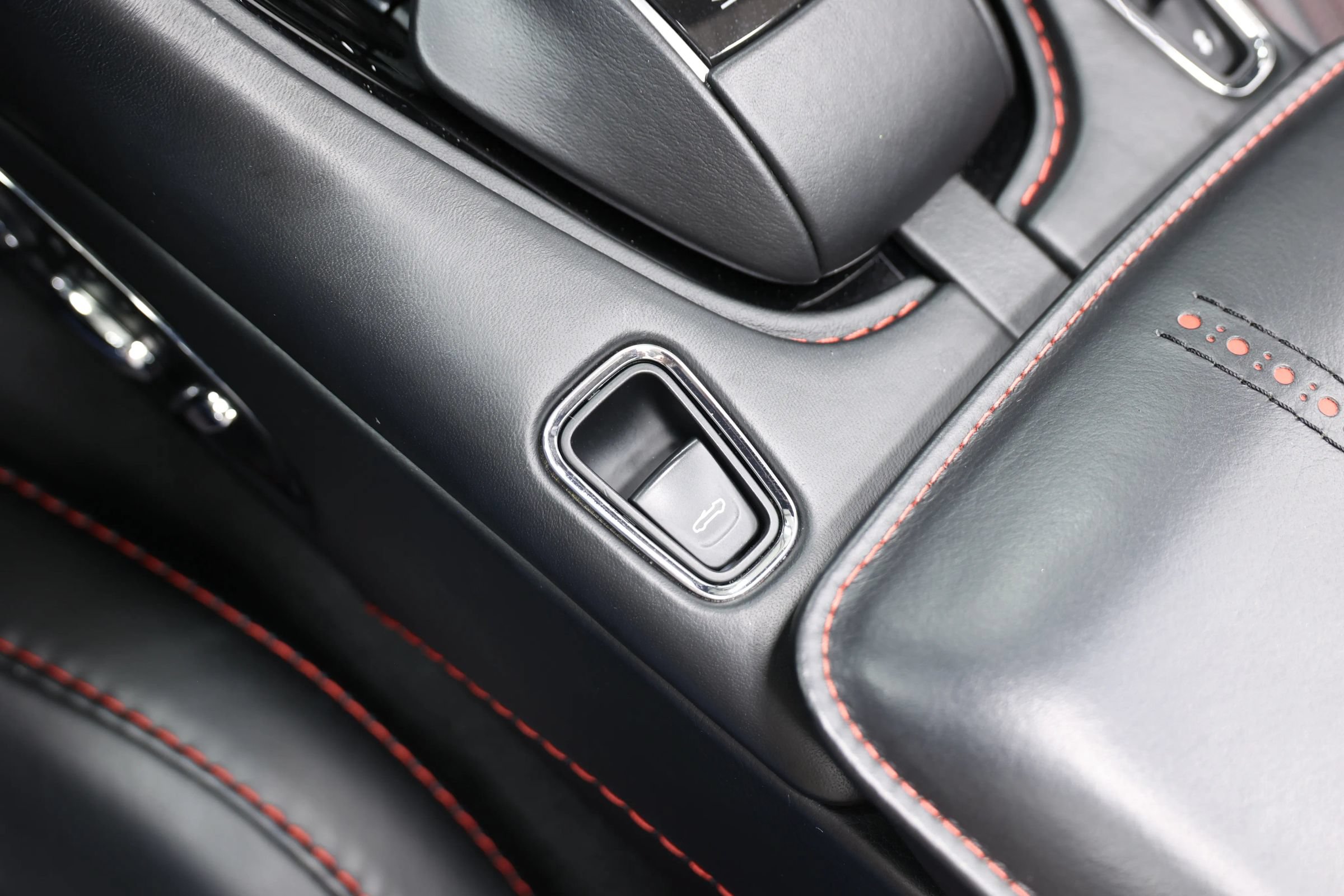 Used 2019 Aston Martin DB11 Volante RWD image 46