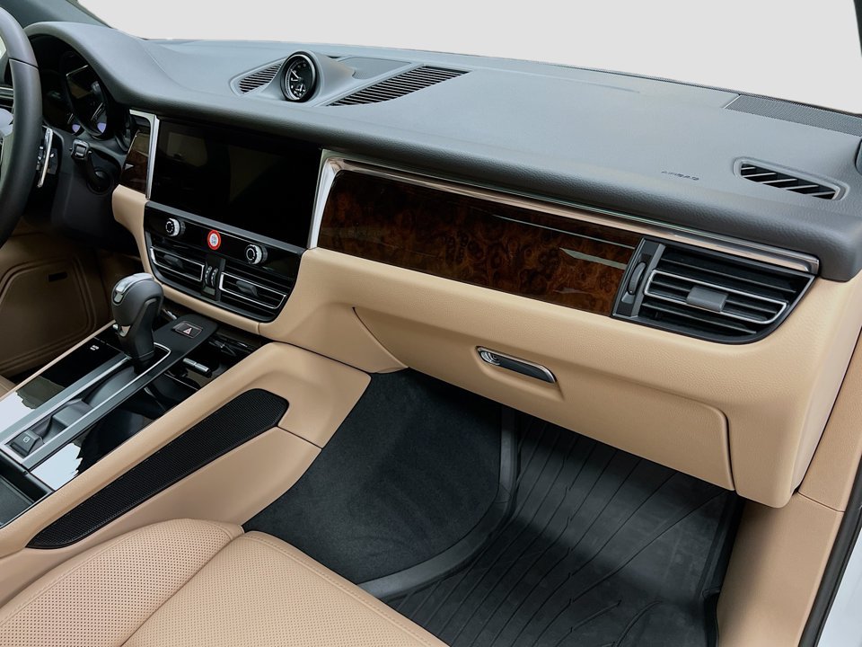 New 2026 Porsche Macan AWD/4WD image 31