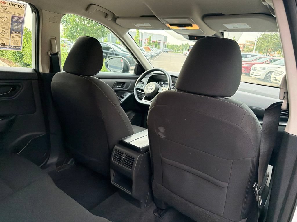 Used 2024 Nissan Rogue S AWD/4WD image 14