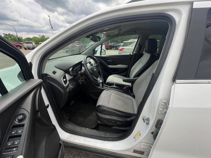 Used 2017 Chevrolet Trax LT w/ LT Convenience Package FWD image 21