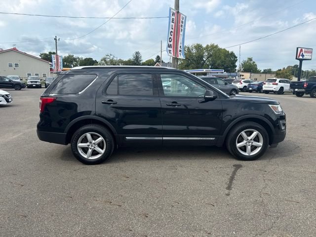 Used 2017 Ford Explorer XLT AWD/4WD image 2