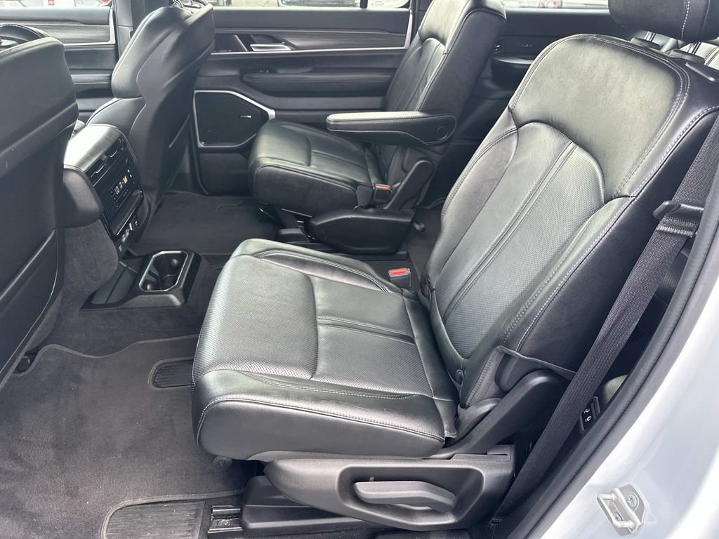 Used 2024 Jeep Wagoneer Series III AWD/4WD image 12
