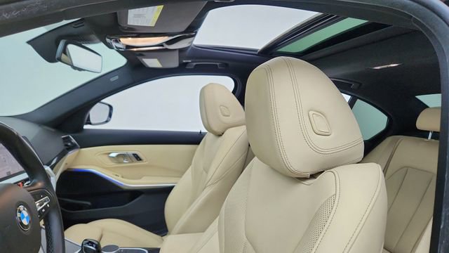 Used 2022 BMW 330i Sedan w/ Driving Assistance Package RWD image 32