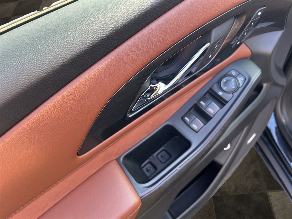 Used 2021 Chevrolet Traverse High Country image 18