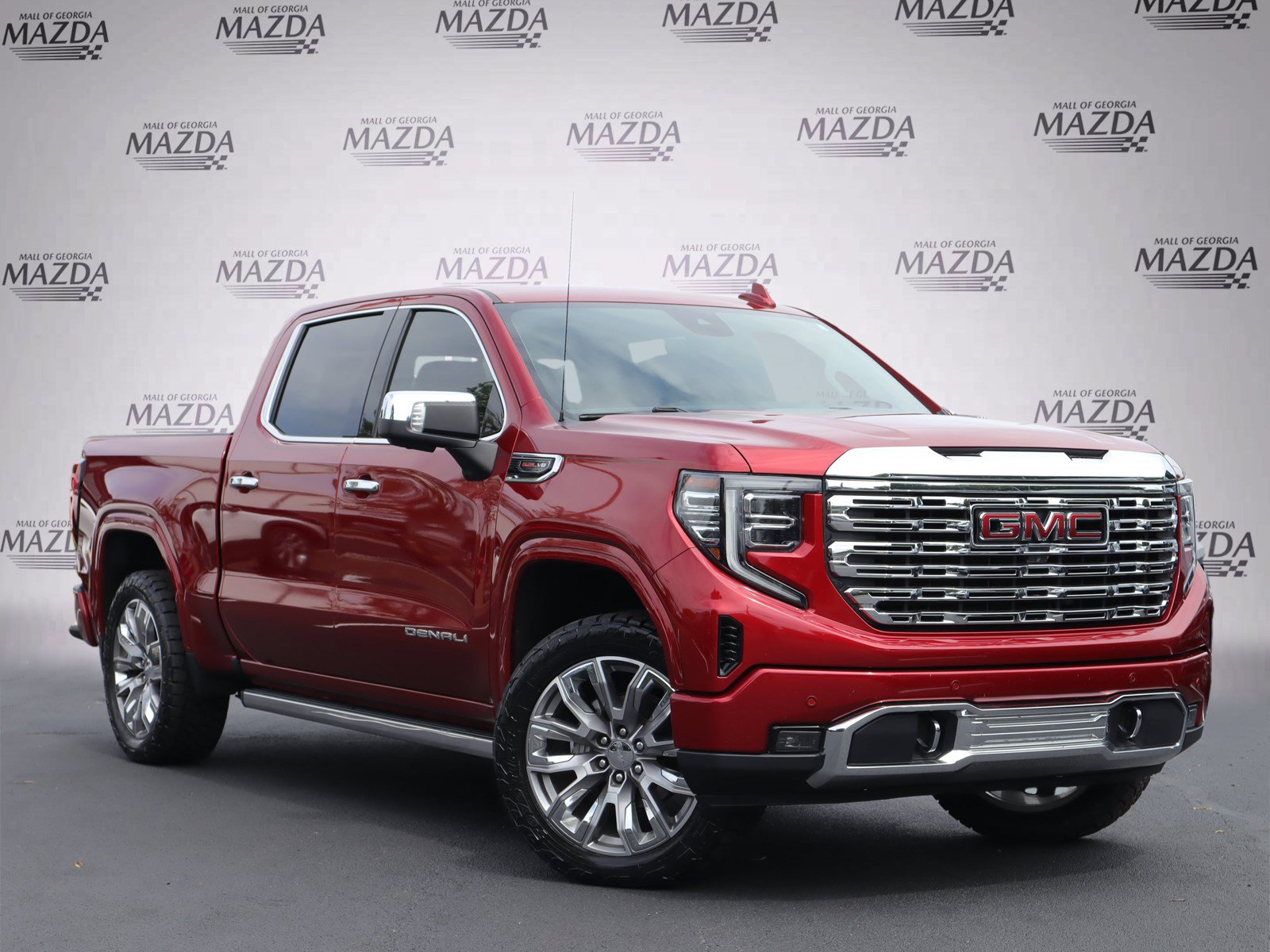Used 2023 GMC Sierra 1500 Denali w/ Technology Package AWD/4WD image 2