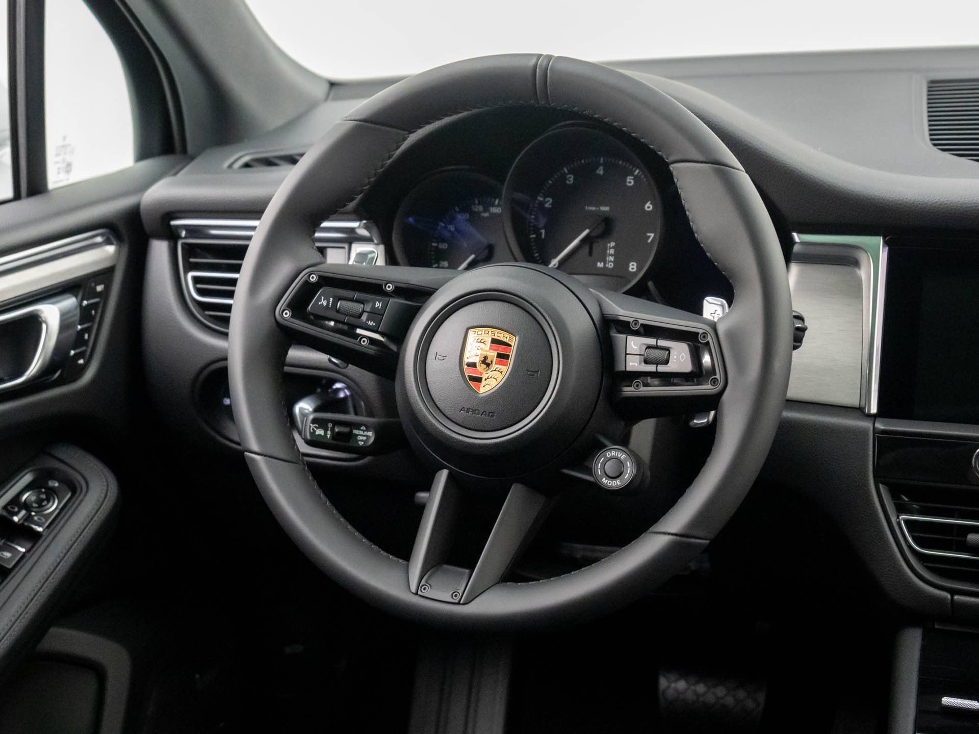 Certified 2026 Porsche Macan AWD/4WD image 12
