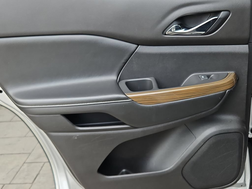 Used 2019 GMC Acadia SLE FWD image 28