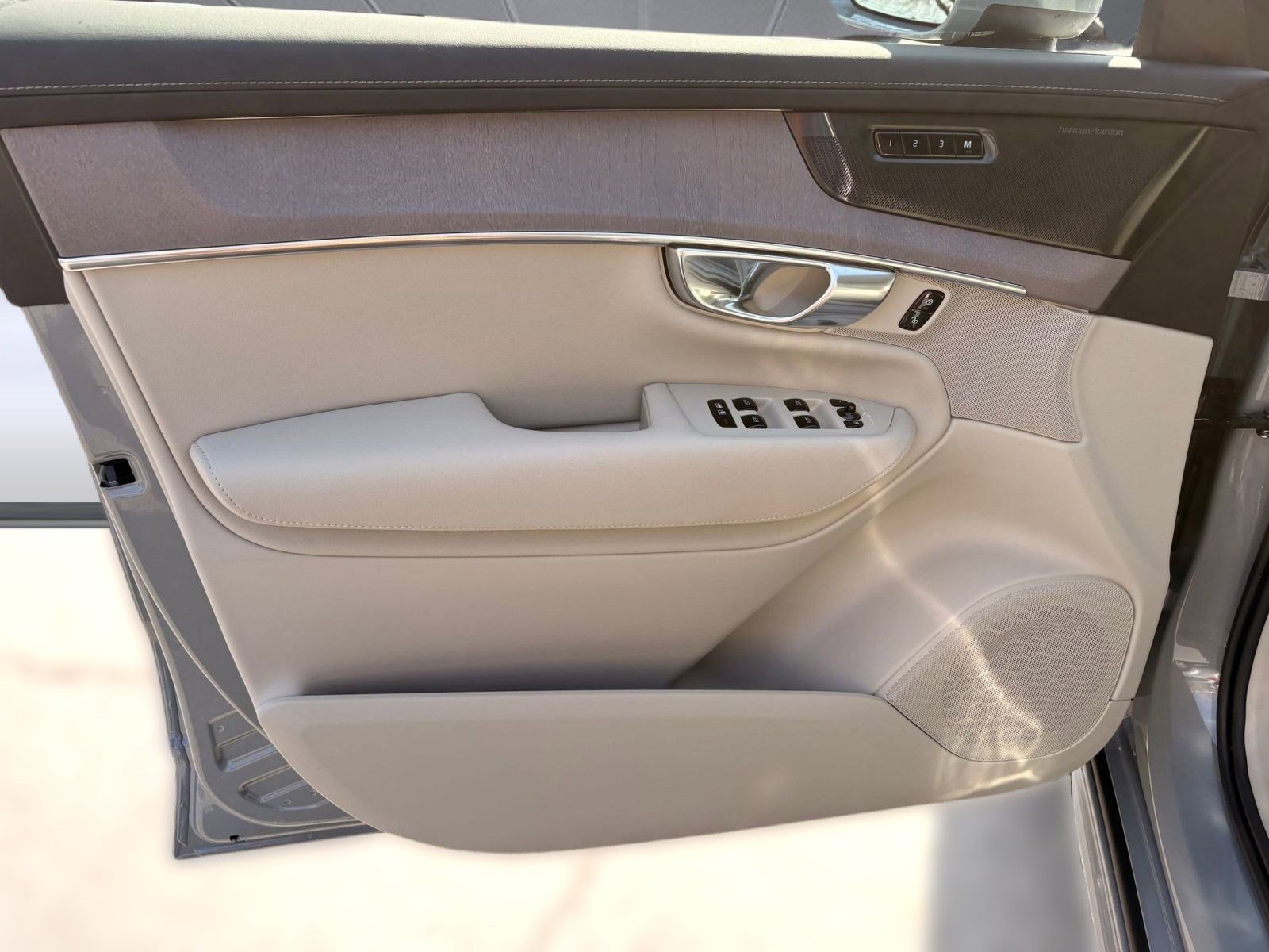 New 2026 Volvo XC90 B6 Ultra image 22