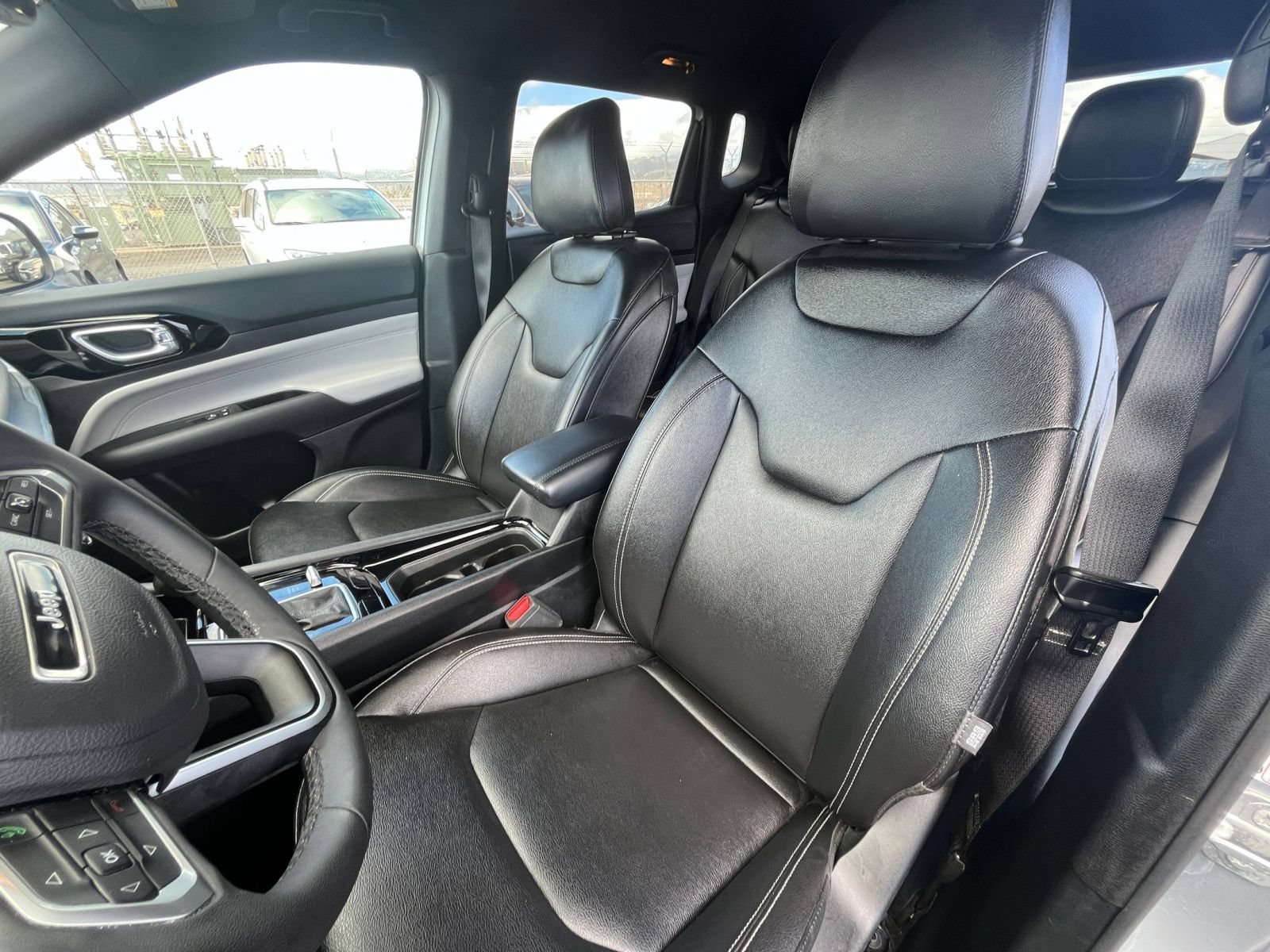 Used 2025 Jeep Compass Limited AWD/4WD image 37