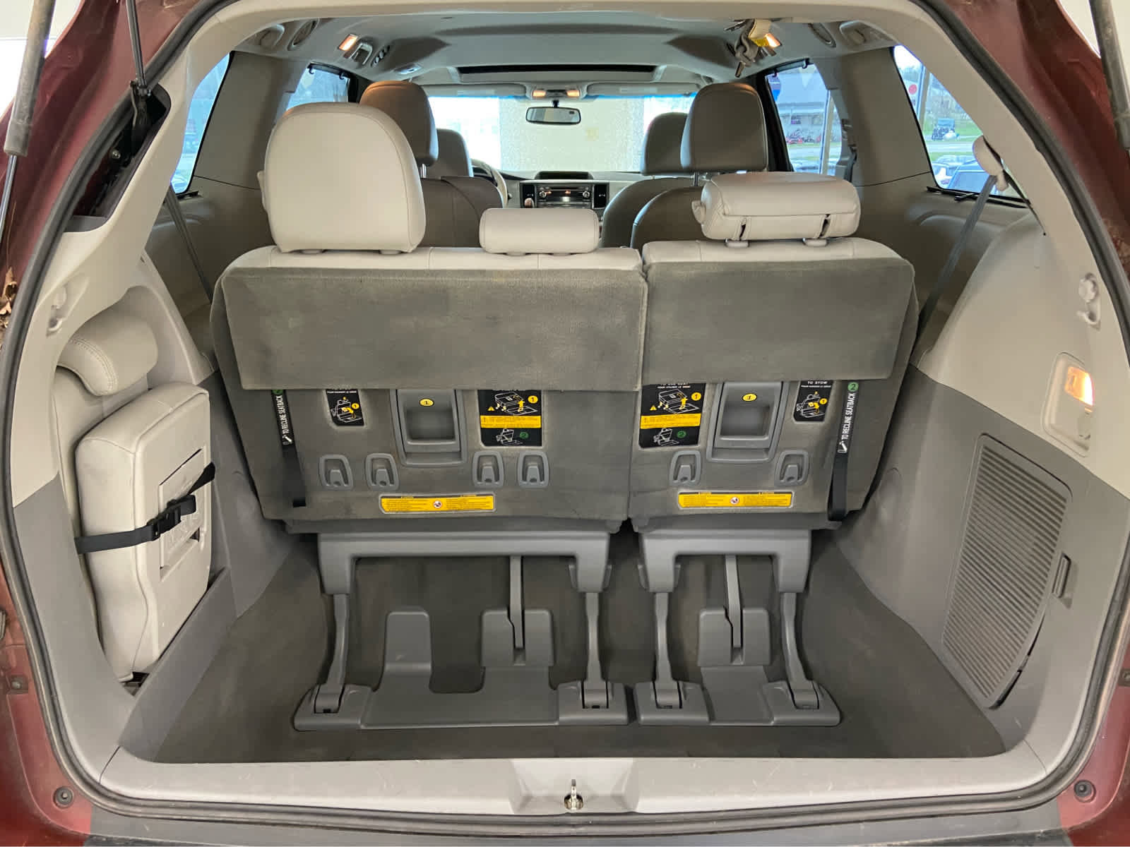 Used 2013 Toyota Sienna XLE FWD image 7