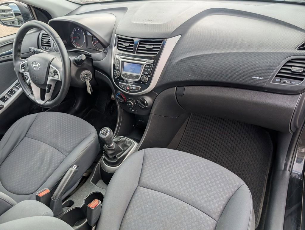Used 2013 Hyundai Accent SE image 41