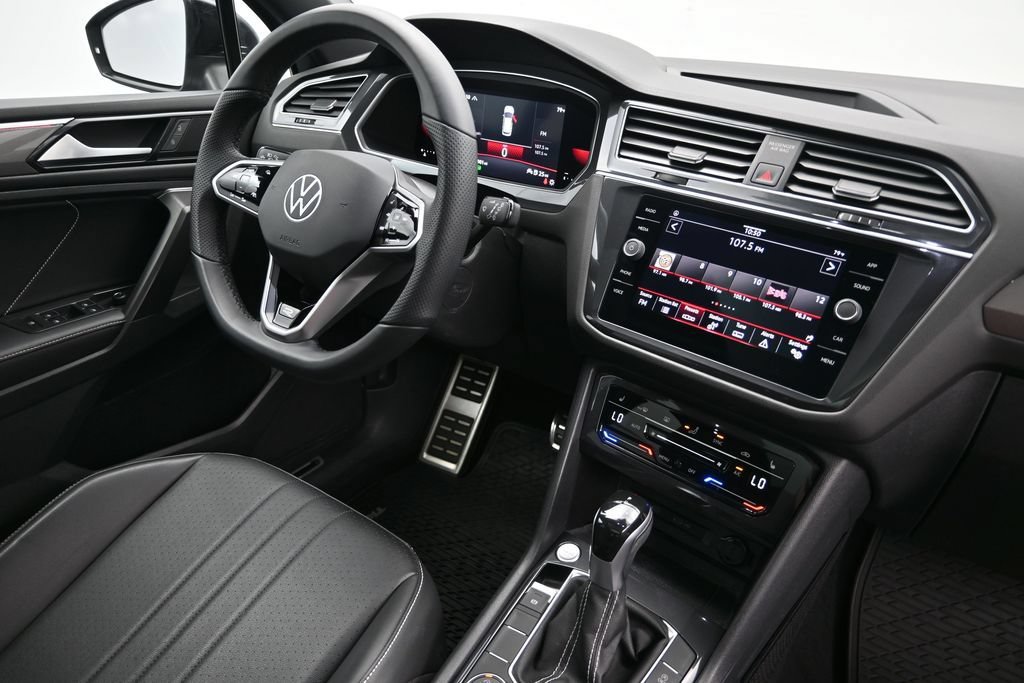 Used 2022 Volkswagen Tiguan SE R-Line AWD/4WD image 16