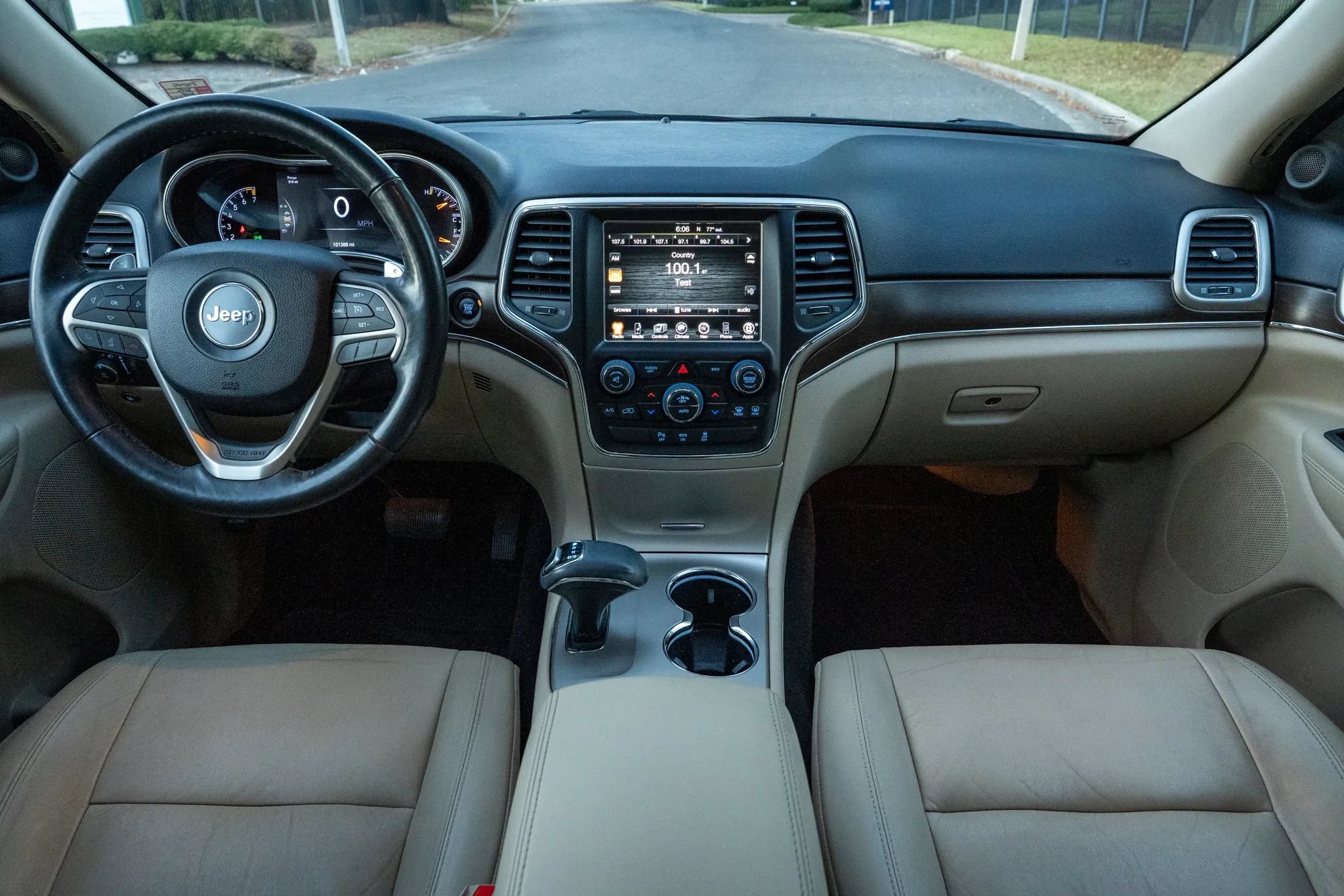 Used 2015 Jeep Grand Cherokee Limited AWD/4WD image 17