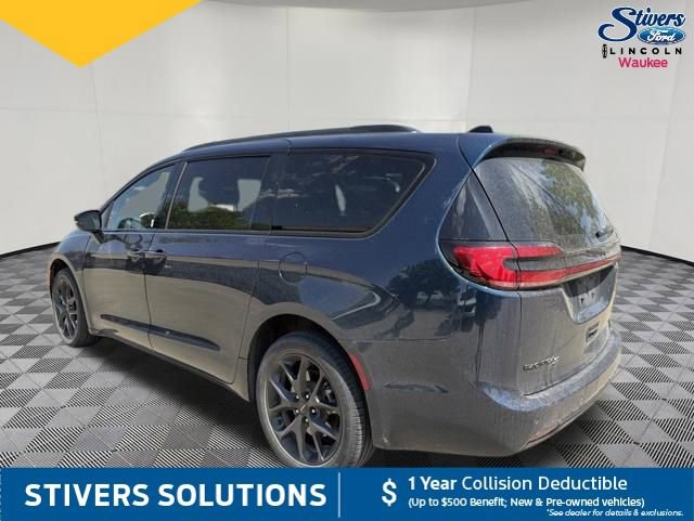 Used 2023 Chrysler Pacifica Limited w/ Uconnect Theater Family Group AWD/4WD image 11
