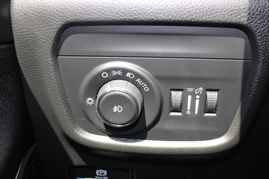 Used 2022 Jeep Grand Cherokee L Limited AWD/4WD image 33