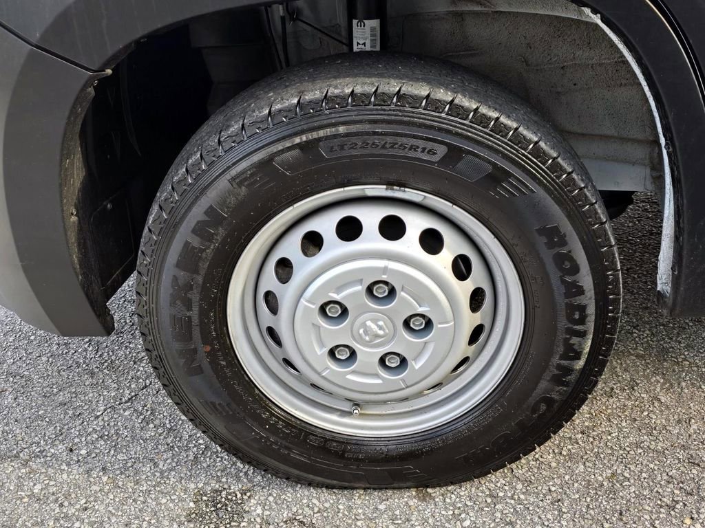 Used 2024 RAM ProMaster 2500 w/ Convenience Group image 8