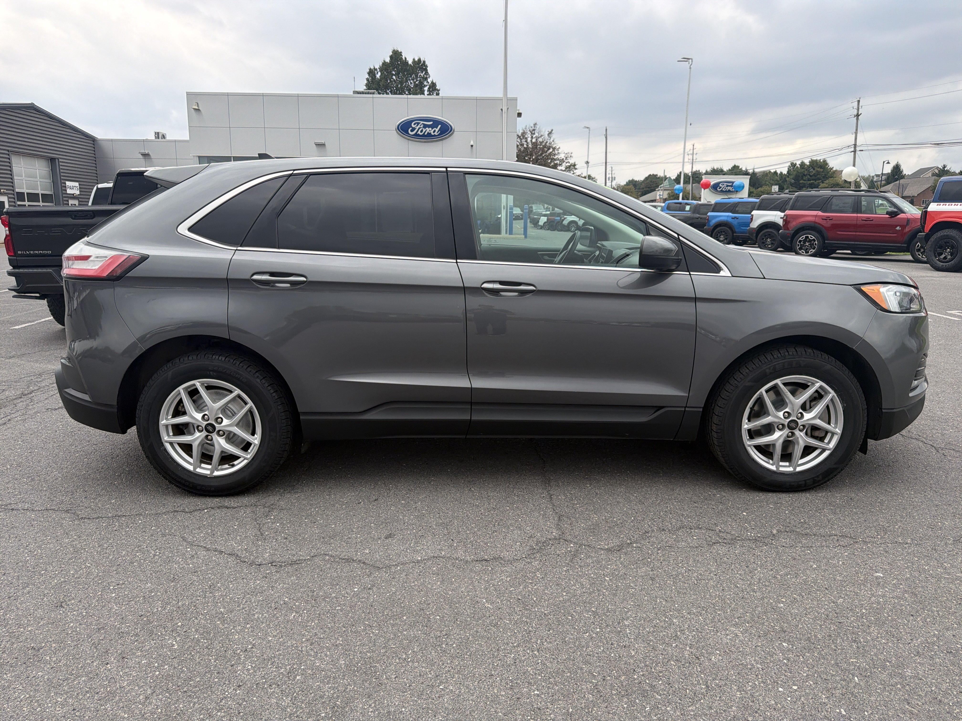 Used 2024 Ford Edge SEL AWD/4WD image 2