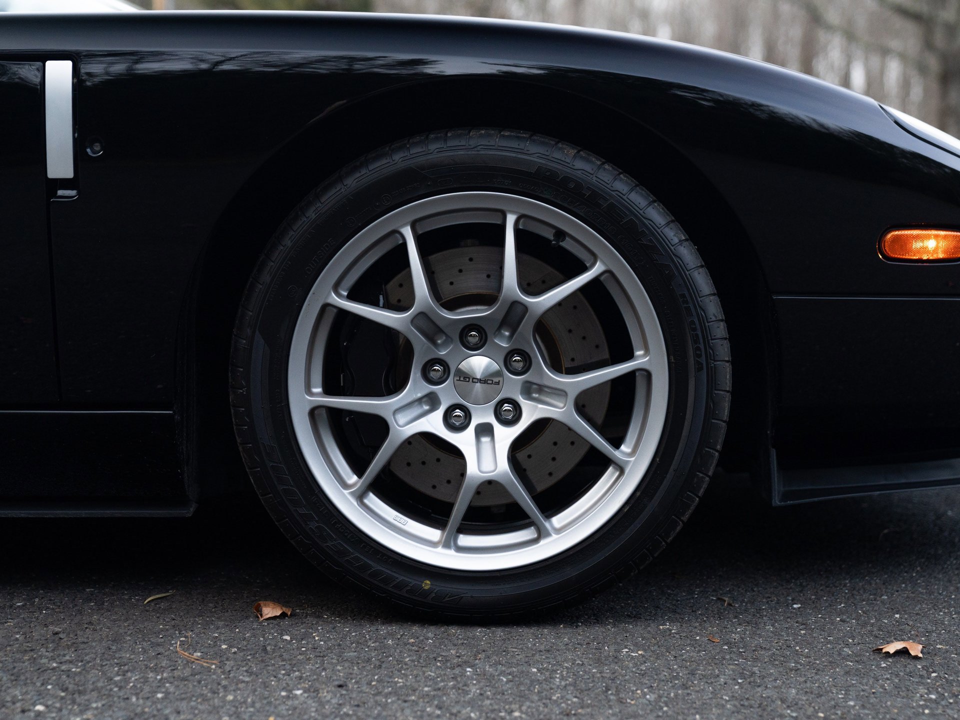 Used 2005 Ford GT image 28