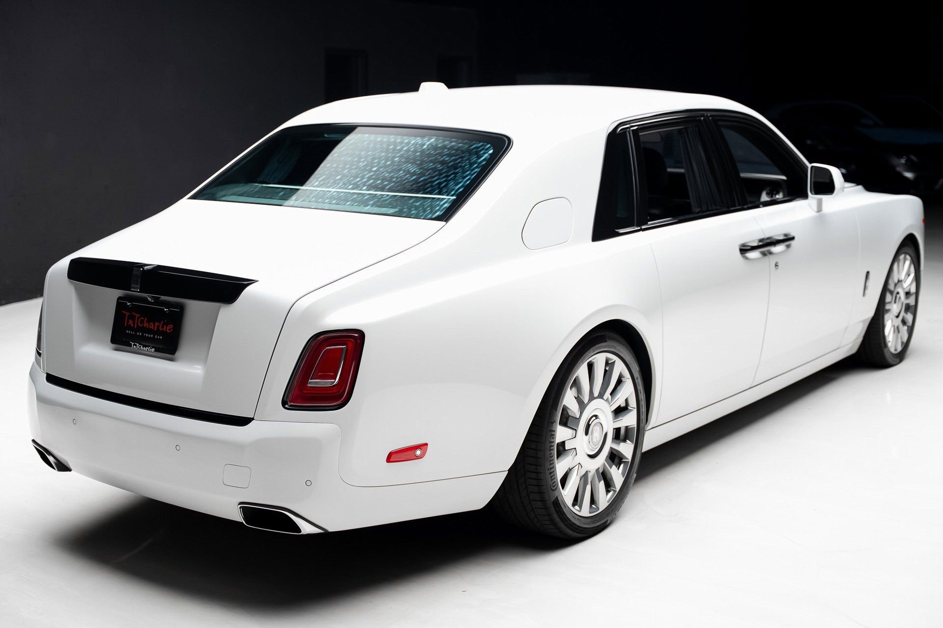 Used 2018 Rolls-Royce Phantom Sedan image 34