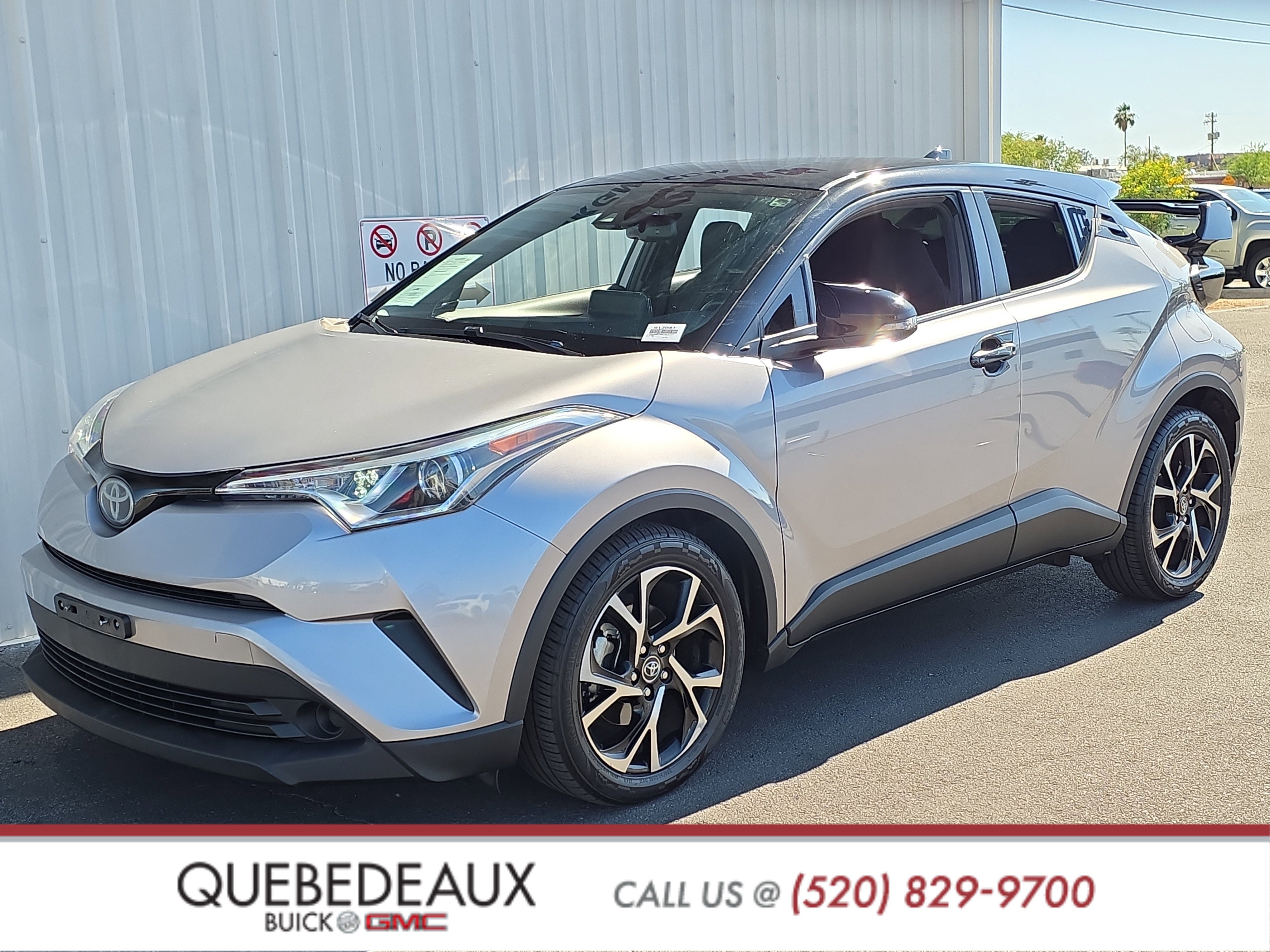 Used 2019 Toyota C-HR XLE FWD image 3