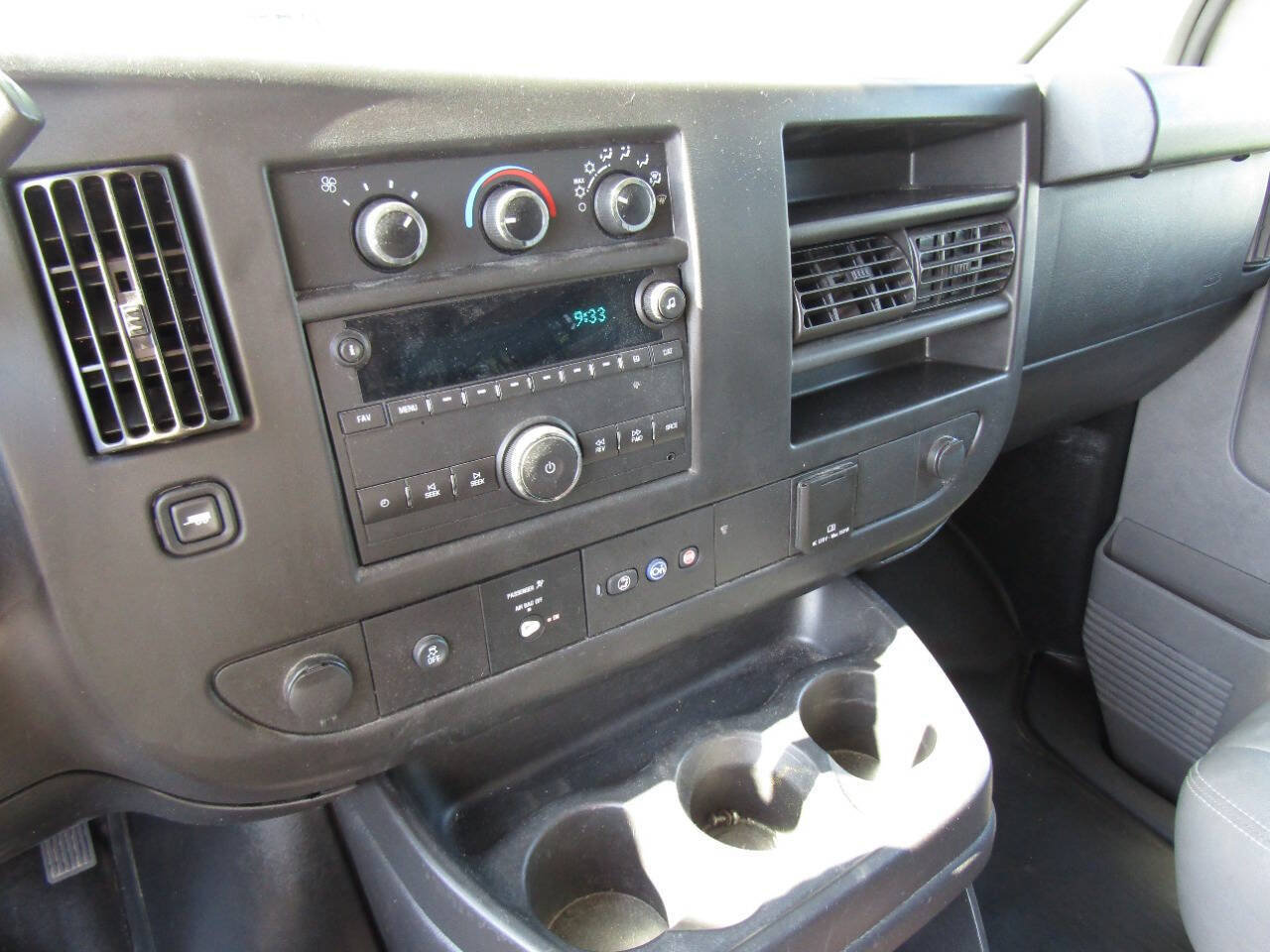 Used 2018 Chevrolet Express 2500 LS RWD image 12