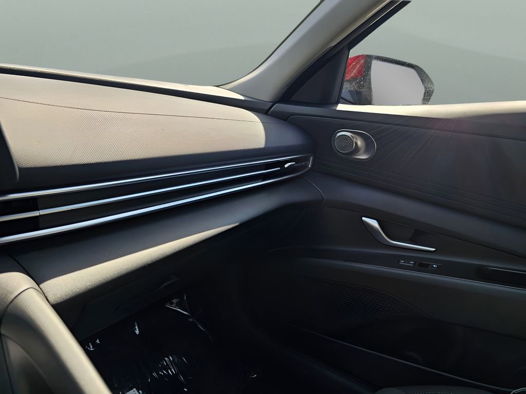 Used 2025 Hyundai Elantra SE image 22