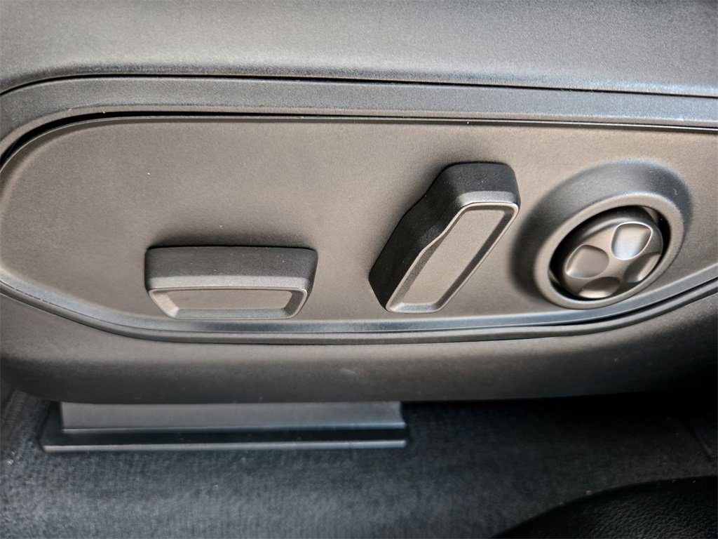 Used 2023 Jeep Grand Cherokee L Laredo image 27