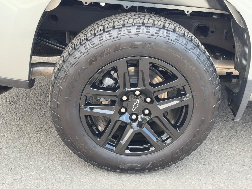 Certified 2025 Chevrolet Silverado 1500 Custom w/ Turbomax Blackout Package AWD/4WD image 26