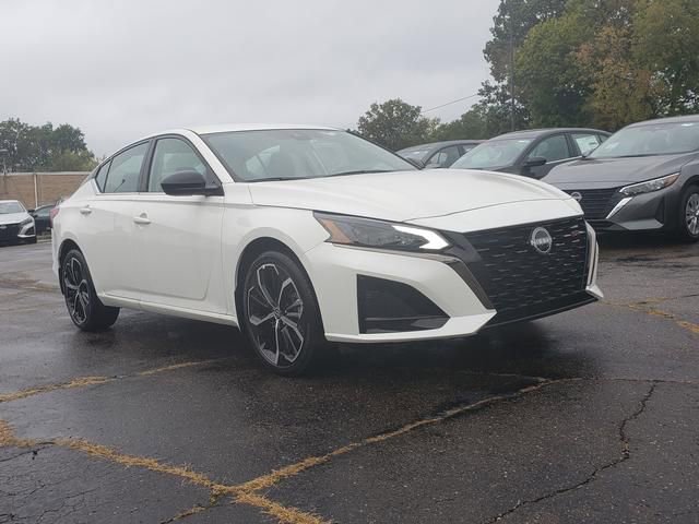 New 2025 Nissan Altima 2.5 SR image 9