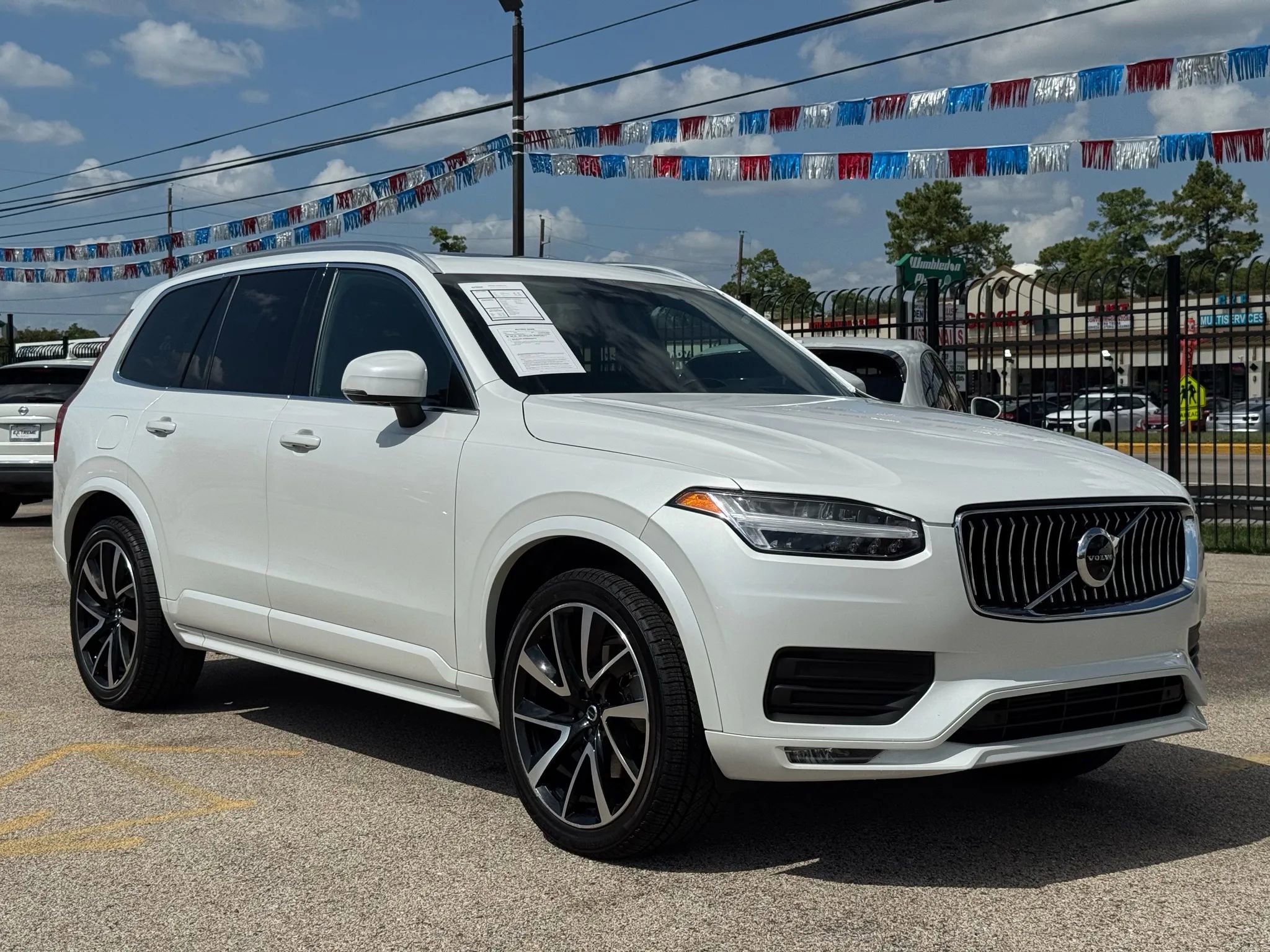 Used 2022 Volvo XC90 T6 Momentum w/ Advanced Package image 9