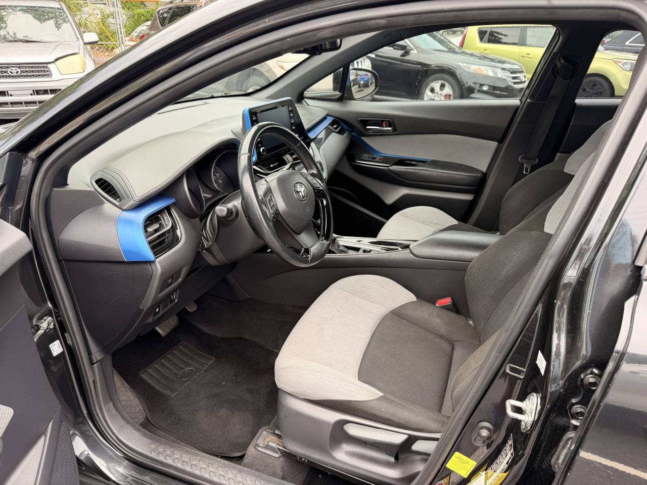 Used 2019 Toyota C-HR XLE FWD image 10