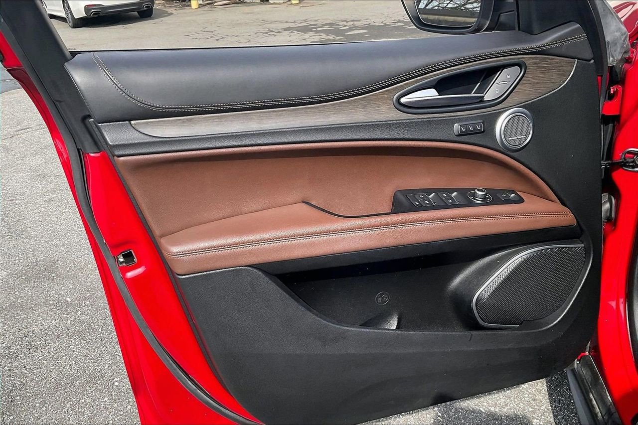 Used 2019 Alfa Romeo Stelvio Ti image 28