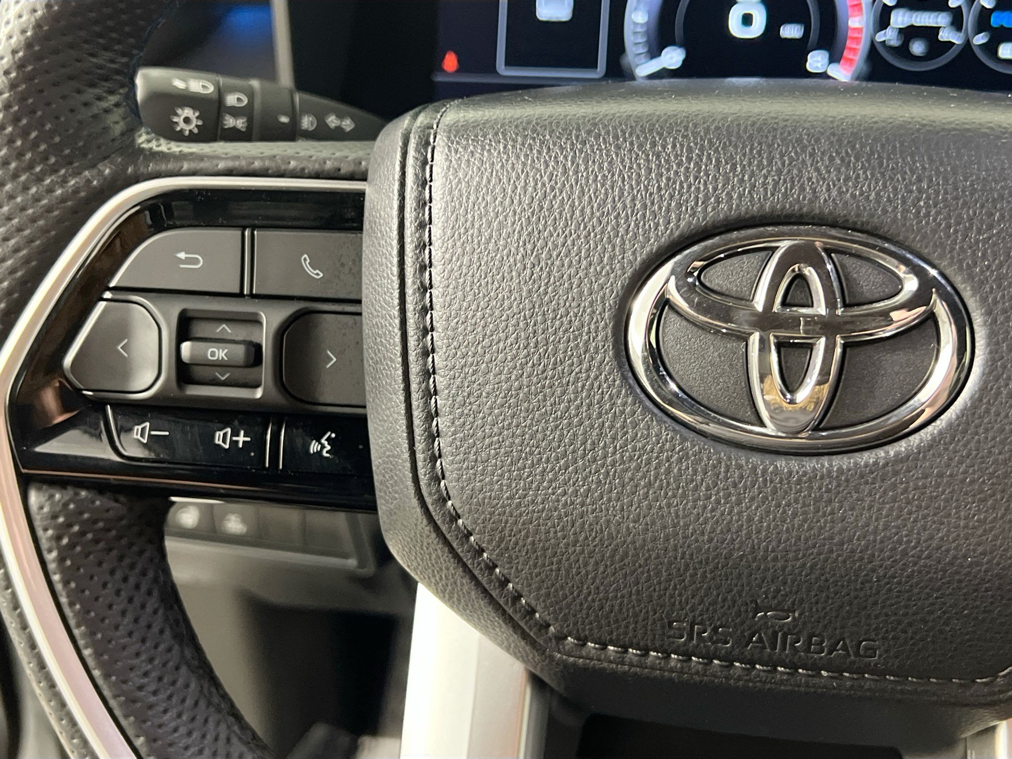 Used 2024 Toyota Tundra Platinum AWD/4WD image 18