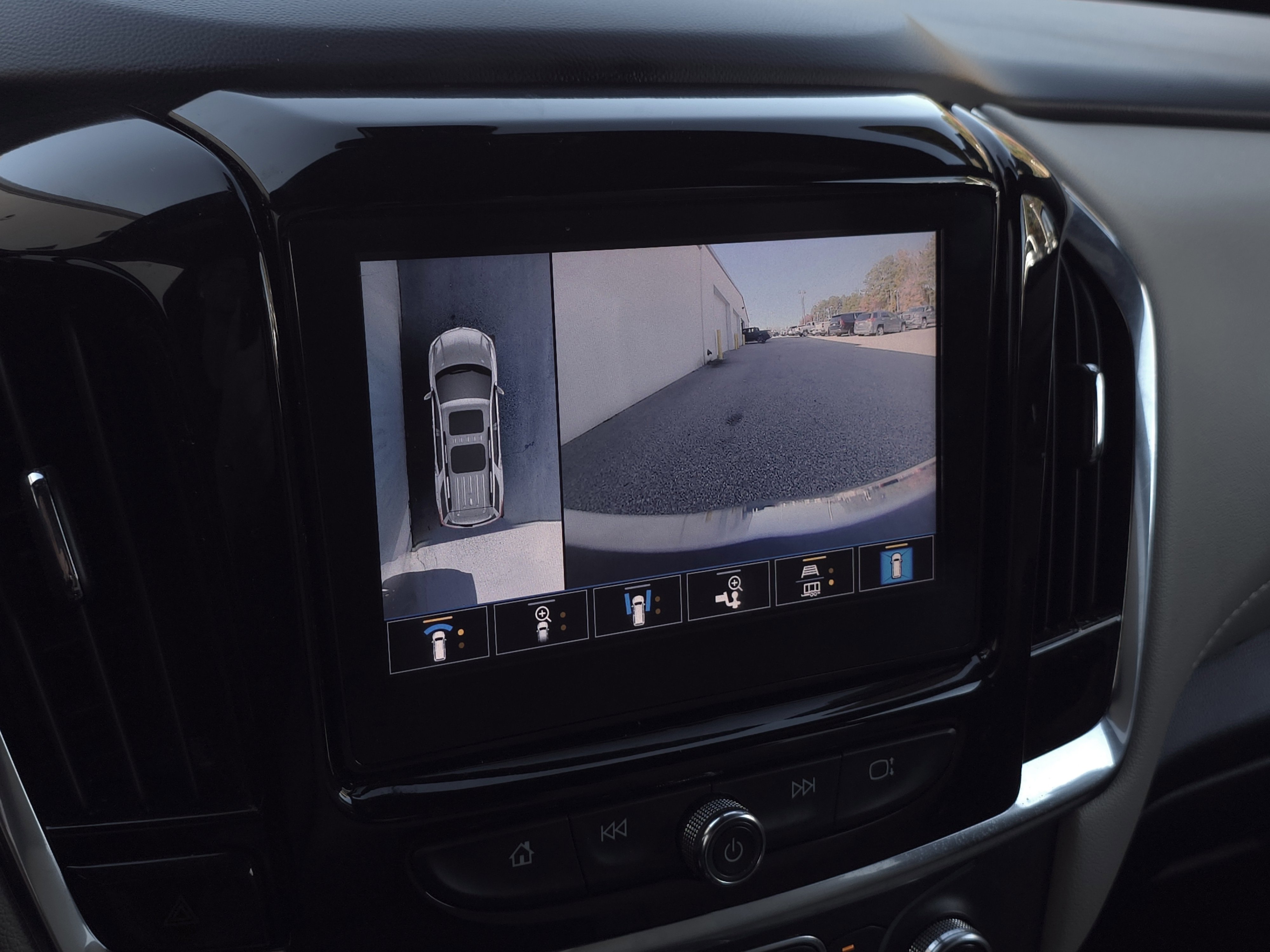 Used 2023 Chevrolet Traverse LT w/ LT Premium Package image 25