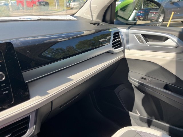 New 2025 Volkswagen Taos SE image 21