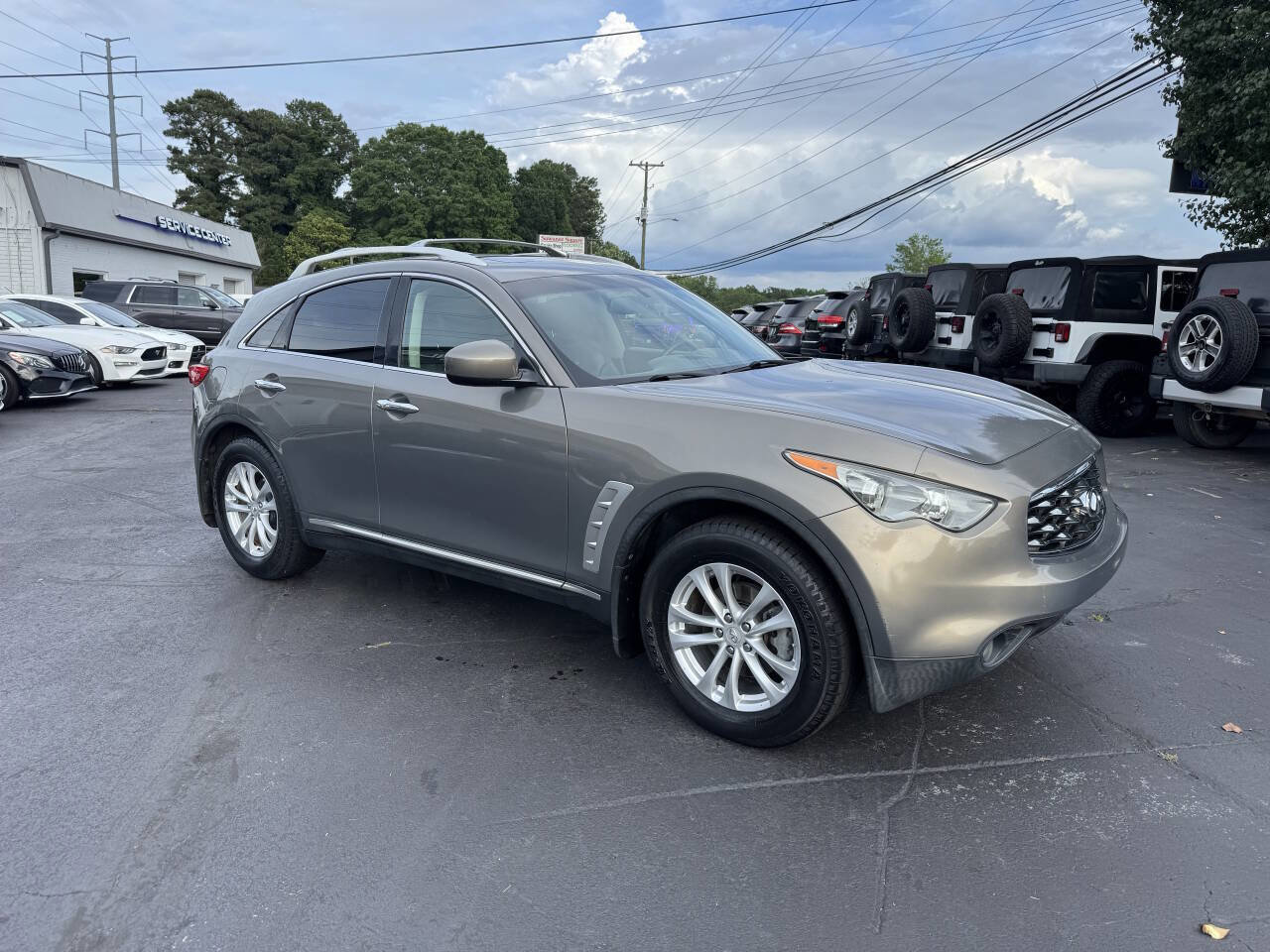 Used 2010 INFINITI FX35 AWD w/ Premium Pkg image 3