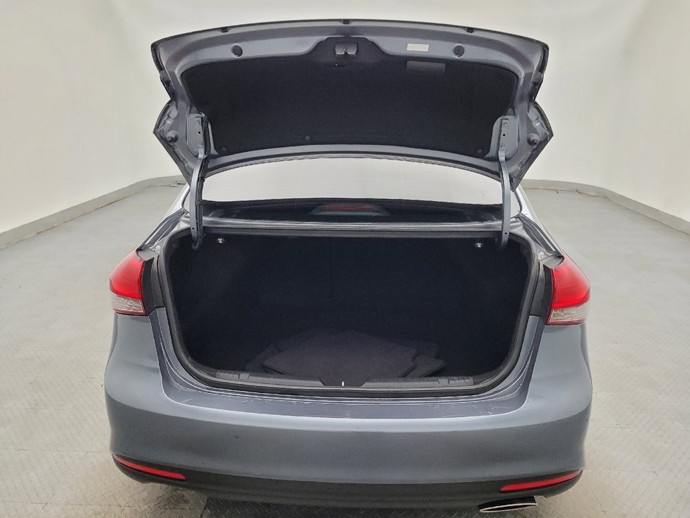Used 2017 Kia Forte S image 29