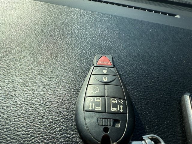 Used 2017 Dodge Grand Caravan SE image 46