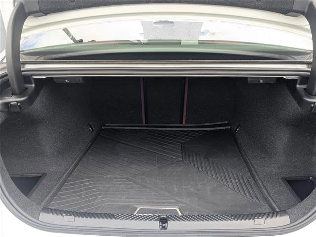 Used 2025 BMW i5 eDrive40i w/ Premium Package image 6