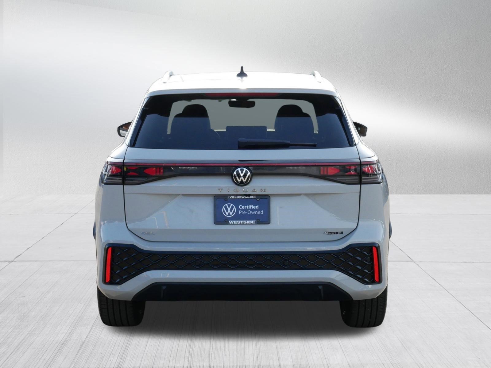 Certified 2025 Volkswagen Tiguan SEL R-Line image 6